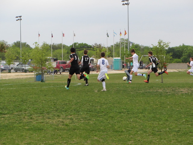 2014/04(April)/Soccer/640x480_2011-04-10 03-51-22-2-Chance.JPG